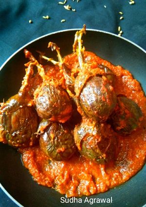 भरवां बैंगन मसाला (Bharva baingan masala recipe in hindi) रेसिपी मुख्य फोटो