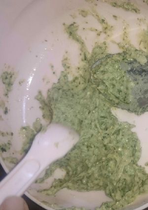 Foto resep Kukus kuning telur ayam kampung sayur bayam MPAsi 8 bulan