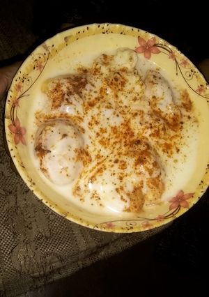 A picture of Meethey dahi bary.