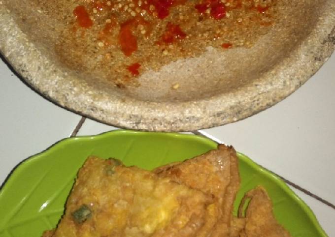 Langkah Mudah untuk Menyiapkan Telur Krispi Geprek (alakost), Enak Banget