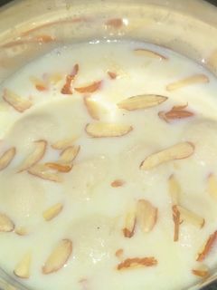 अंगूरी रसमलाई (angoori rasmalai recipe in Hindi) रेसिपी मुख्य फोटो