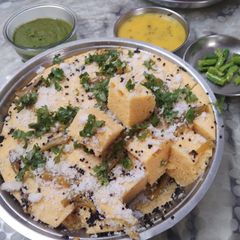 A picture of Nylon Khaman.