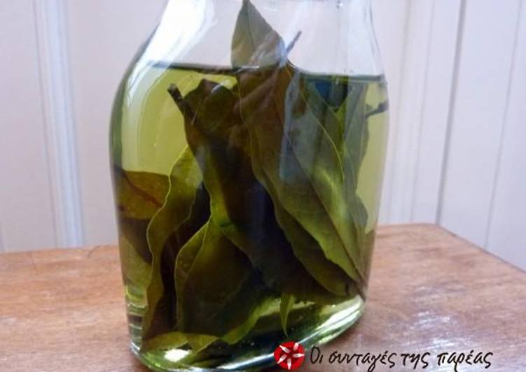 Liqueur from bay leaves