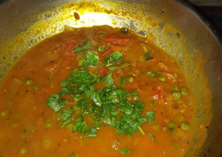 How to Prepare Any-night-of-the-week Tomato chutney with green peas