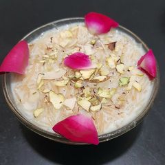 A picture of Seviyan kheer.