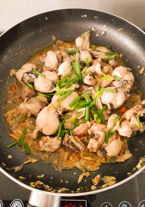Hình của món Ếch xào sả.