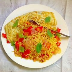 A picture of Noodles Stuffed in Omelet.