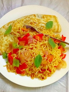 A picture of Noodles Stuffed in Omelet.