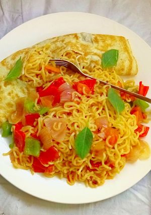 A picture of Noodles Stuffed in Omelet.