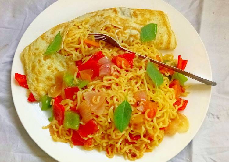 Recipe of Super Quick Noodles Stuffed in Omelet