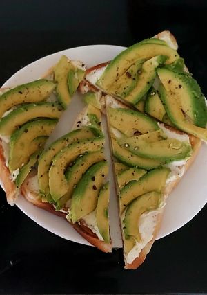 A picture of Cheese & Avocado on Toast 😀#Mysterybox#Breakfast#Seasonal.