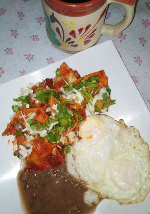 Una foto de Chilaquiles Rojos