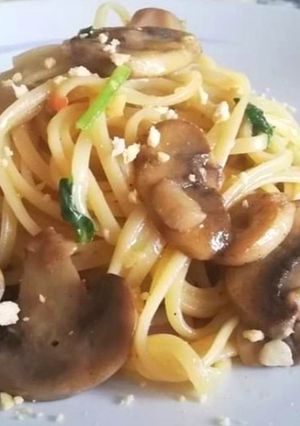 Foto di Bavette con Funghi Champignon e Taralli Pugliese