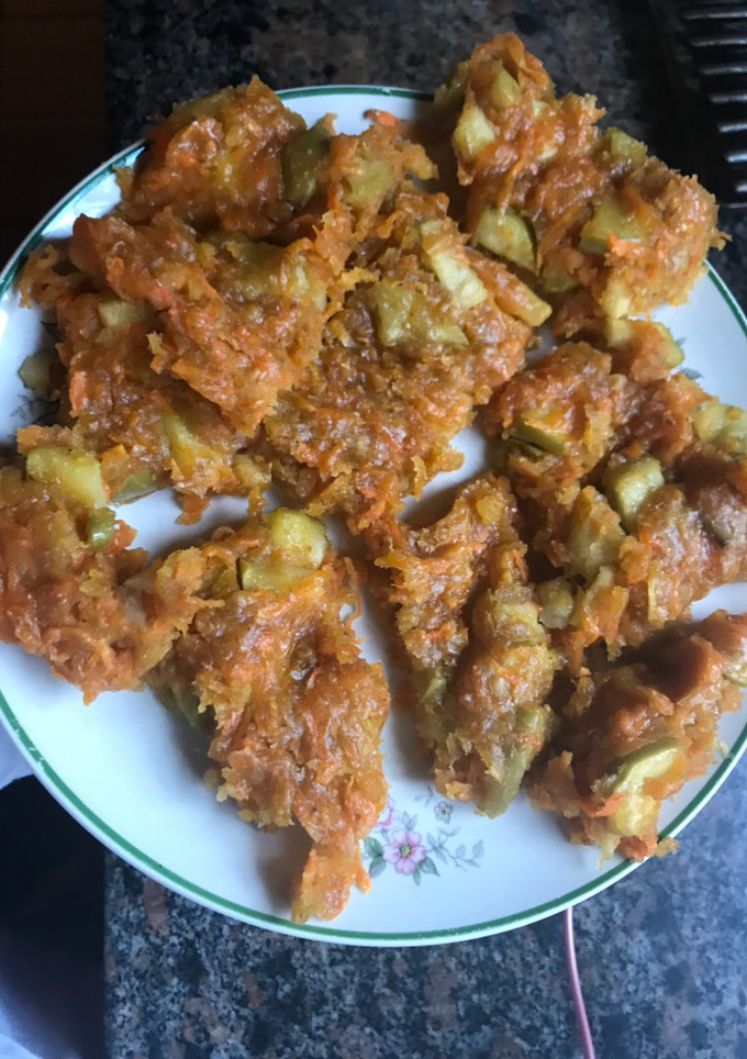 Una foto de Cuadraditos de torta carrot cake integral. Sin huevo. Sin leche