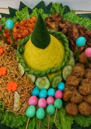 Foto resep Nasi kuning tumpeng