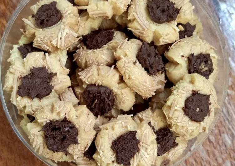 Resep Terbaru Crunchy Cheese Thumbprint Cookies Paling Enak