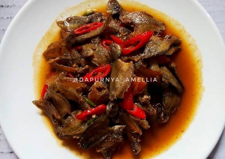 Bahan memasak Ikan asin sepat masak asam manis khas Banjar Lezat