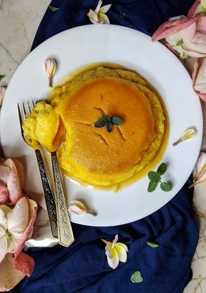 A picture of Eggless caramel bread custard.