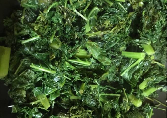 Salteado de hojas de zanahoria, hojas de rabanitos y kale Receta de   Cookpad