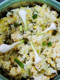 मूंग दाल हरी लहसुन खिचड़ी (moong dal hari lehsun chutney recipe in Hindi) रेसिपी मुख्य फोटो