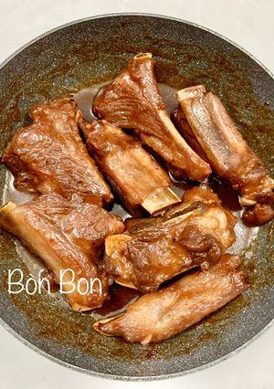 Hình của món Sườn Rim Ngũ Vị.