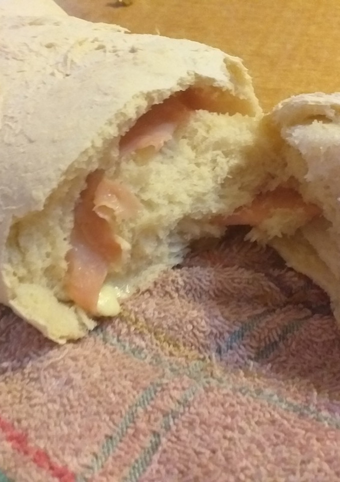 Una foto de Pan casero relleno