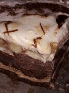 Una foto de Torta helada con base de restos de galletitas