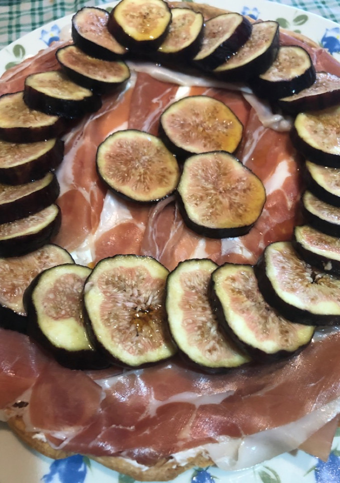 Una foto de 411. Tarta de jamón e higos (principal pasta)