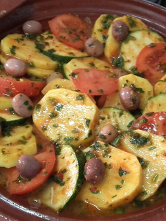 Una foto de Receta vegana rica y rápida comida de Marruecos