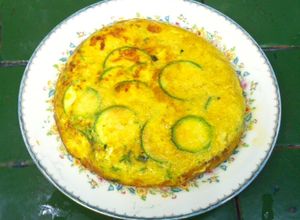 Una foto de Frittata de calabacitas / kuku kadoo