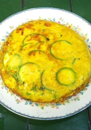 Una foto de Frittata de calabacitas / kuku kadoo