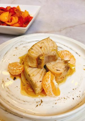 香橙白酒鮪魚肉排 的食譜成品照片