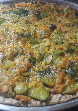Una foto de Tarta de zapallitos, zanahoria y semilla de chia
