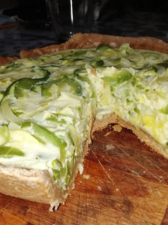 Una foto de Súper tarta de zapallitos con masa casera integral