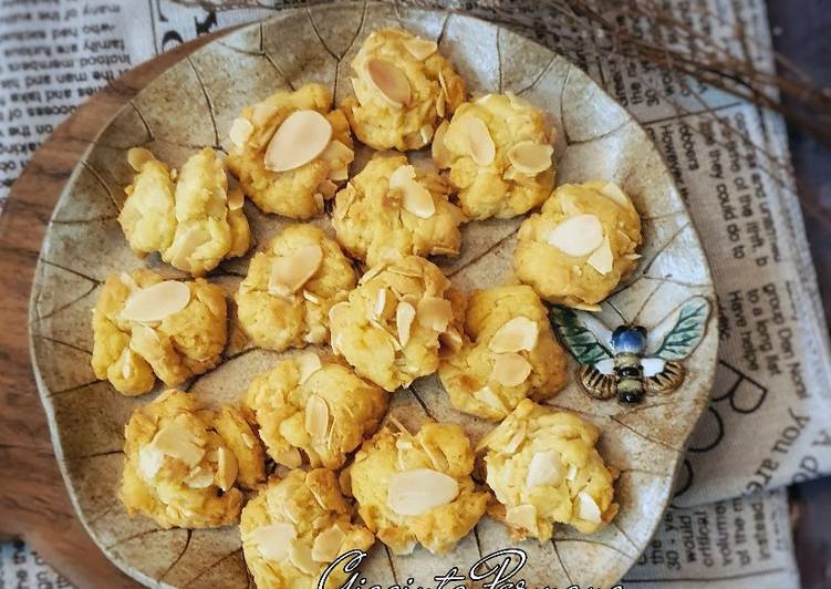 Kue Kering Almond keju