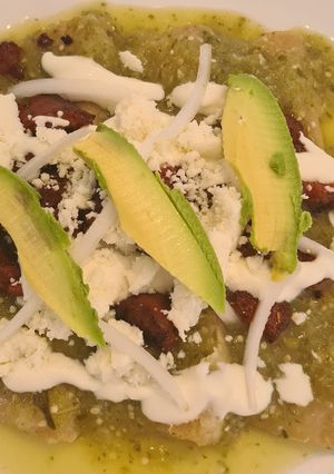 Una foto de Enchiladas verdes con chorizo