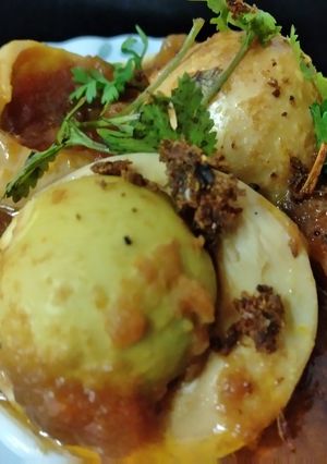 A picture of Egg curry.