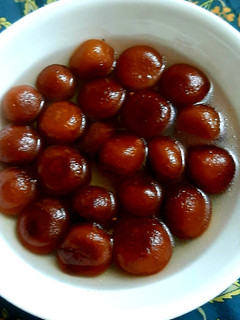 मावा वाले गुलाब जामुन (Mawa wale gulab jamun in Hindi) रेसिपी मुख्य फोटो