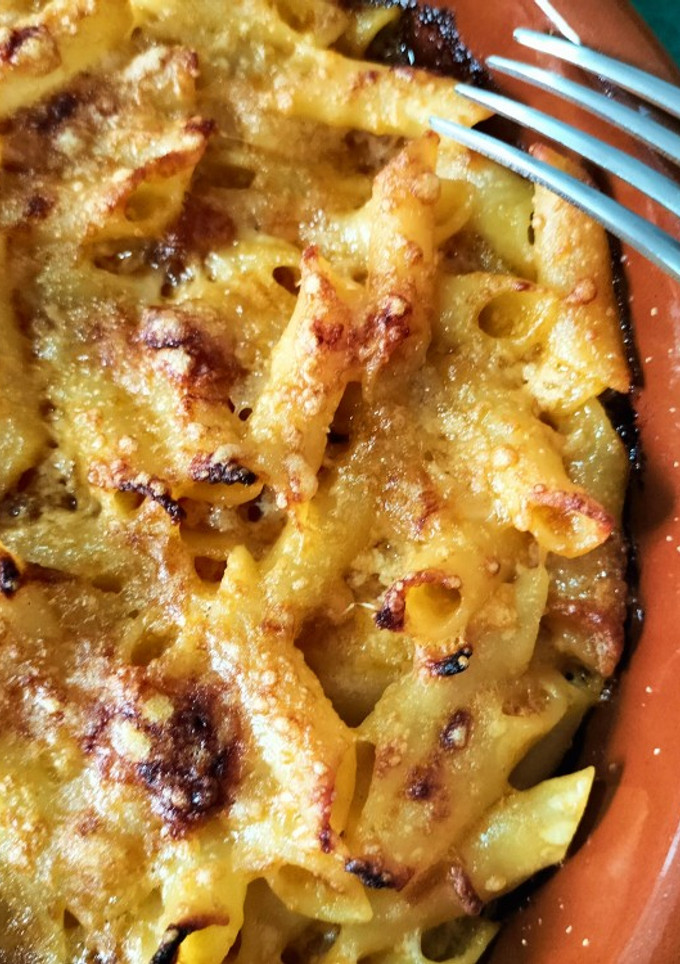 Una foto de Macarrones gratinados con salsa de mascarpone y cebolla
