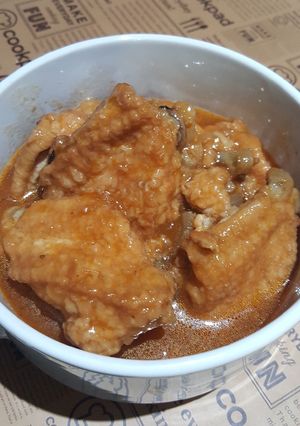 รูปของ ปีกไก่ซอสแดง