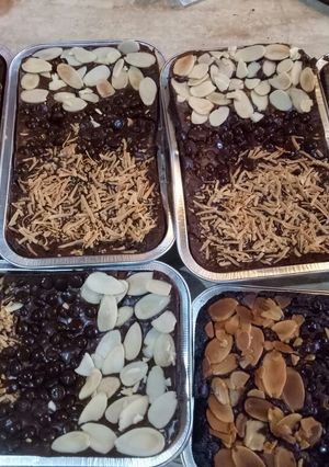 Foto resep Fudgy Brownies Triple Toping Choco Almond Cheese