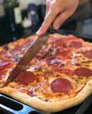 Pizza con masa hecha en casa