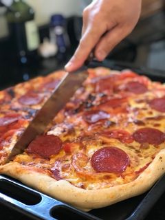 Una foto de Pizza con masa hecha en casa