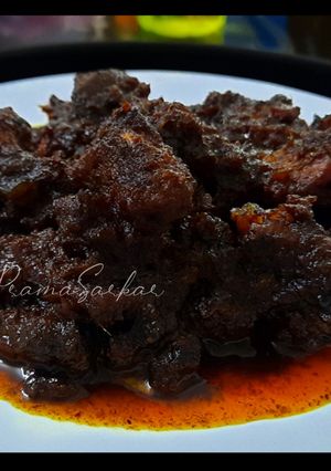 A picture of Kolkata Famous Golbari Style Mutton Kosha.