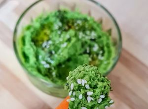 Una foto de Untable de arvejas congeladas y ajo 🫛 🧄 Dip verde 💚