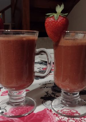 Una foto de Batido de chocofresi (chocolate + frutillas/fresas +menta)