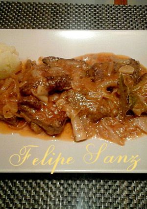 Foto principal de Hígado de cordero encebollado