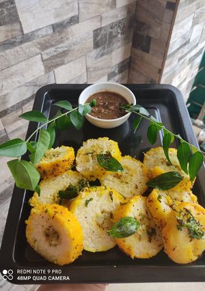 A picture of Stuffed idli chutney.