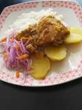 Soufflé de pollo con ensalada picante peruana