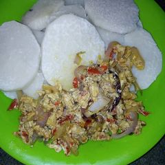 A picture of Yam with egg sauce.